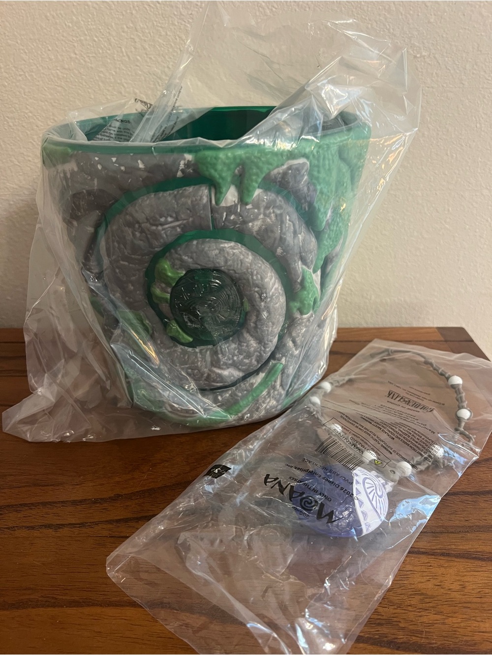 Moana Live Action Heart of Te Fiti Popcorn Bucket & Necklace Set, AMC, New